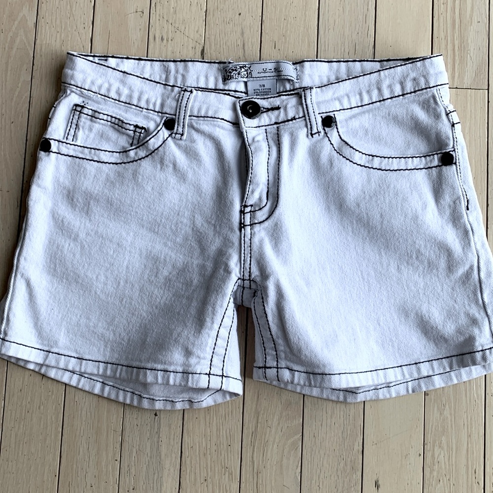 NWOT U-51 WHITE DENIM SHORTS W/BLACK STITCHING